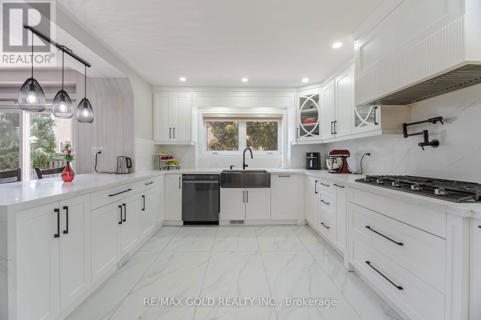 8 FOXMERE ROAD Image 10