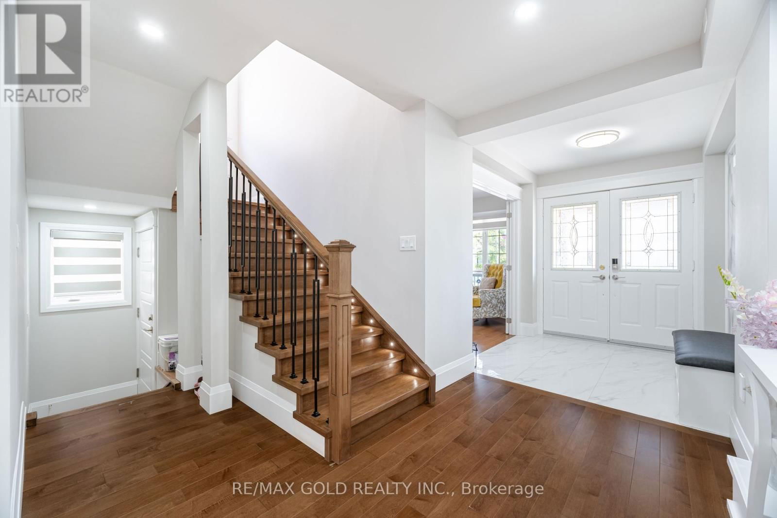 8 FOXMERE ROAD Image 19