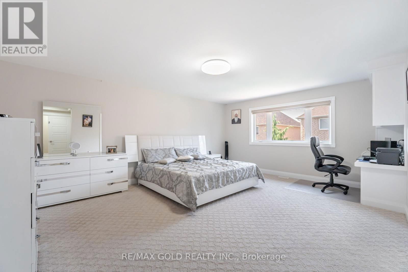 8 FOXMERE ROAD Image 21