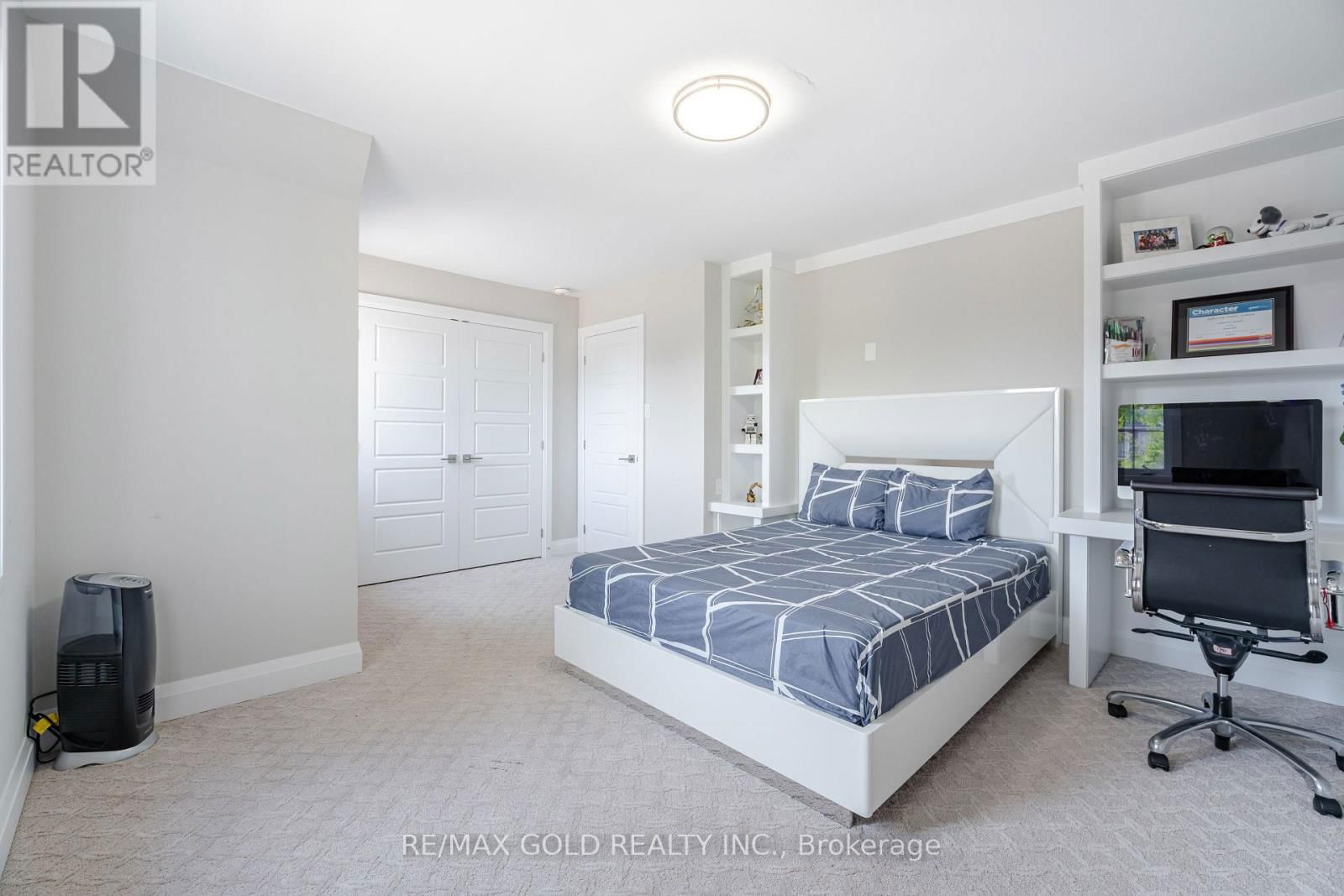8 FOXMERE ROAD Image 30
