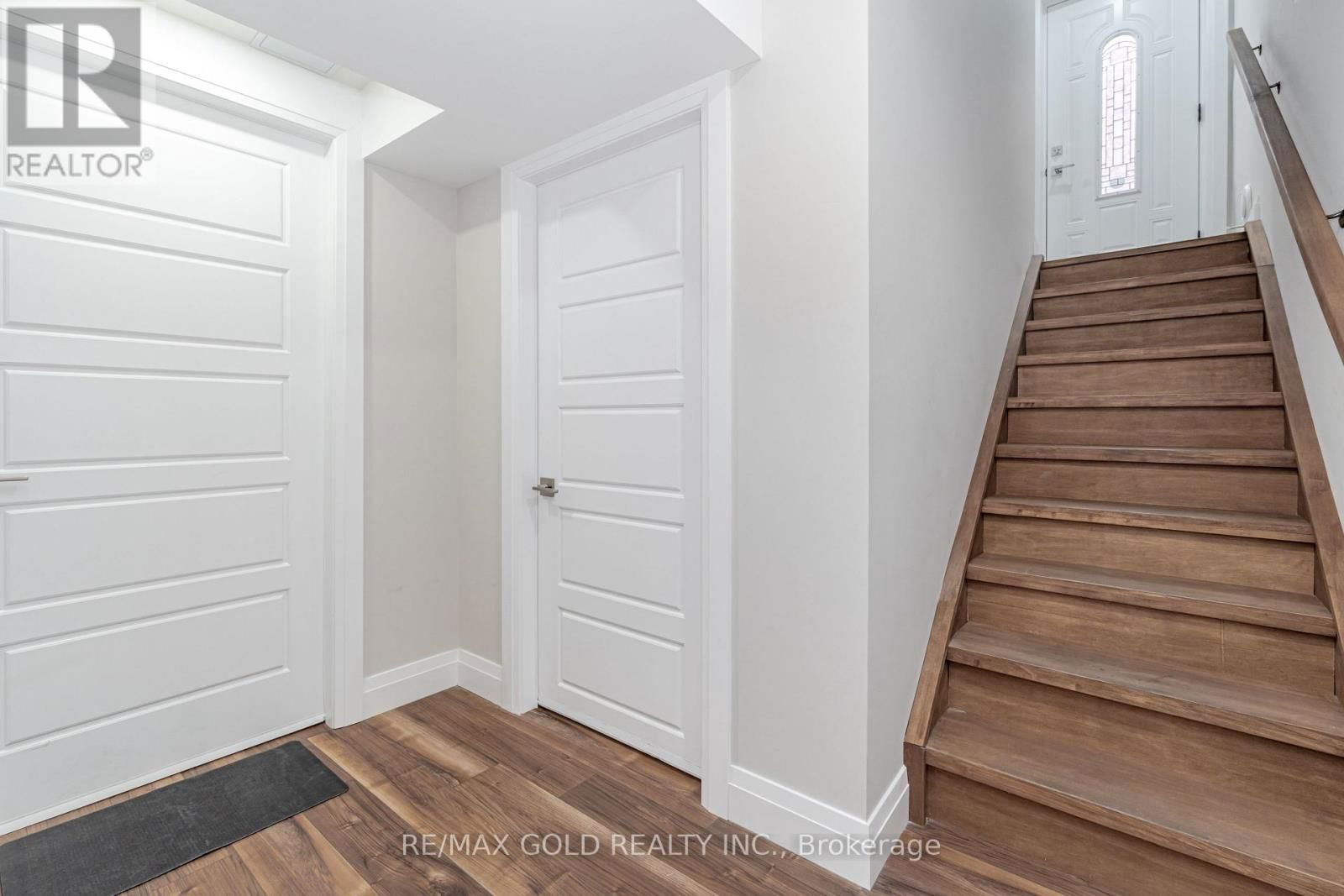 8 FOXMERE ROAD Image 33