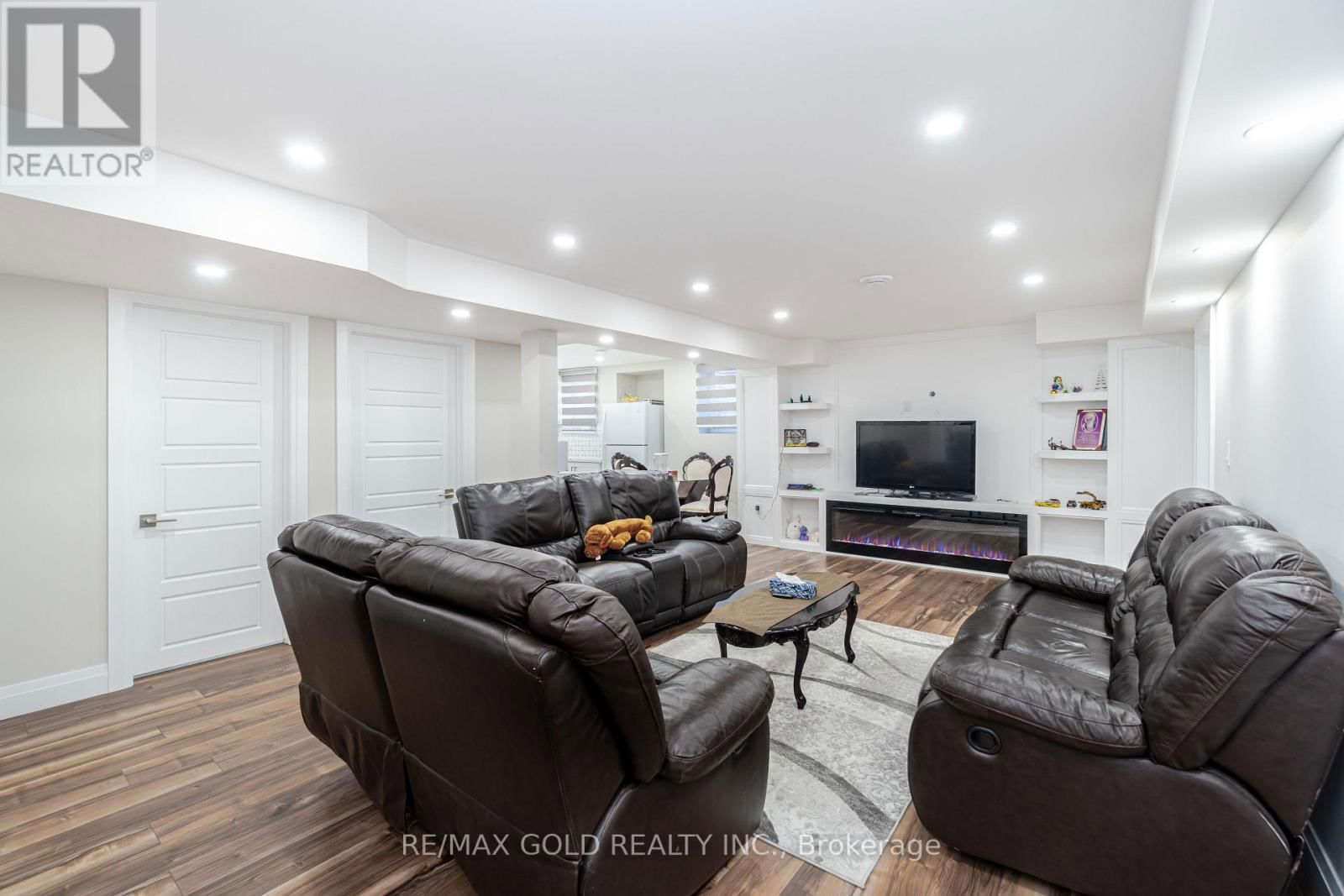 8 FOXMERE ROAD Image 34