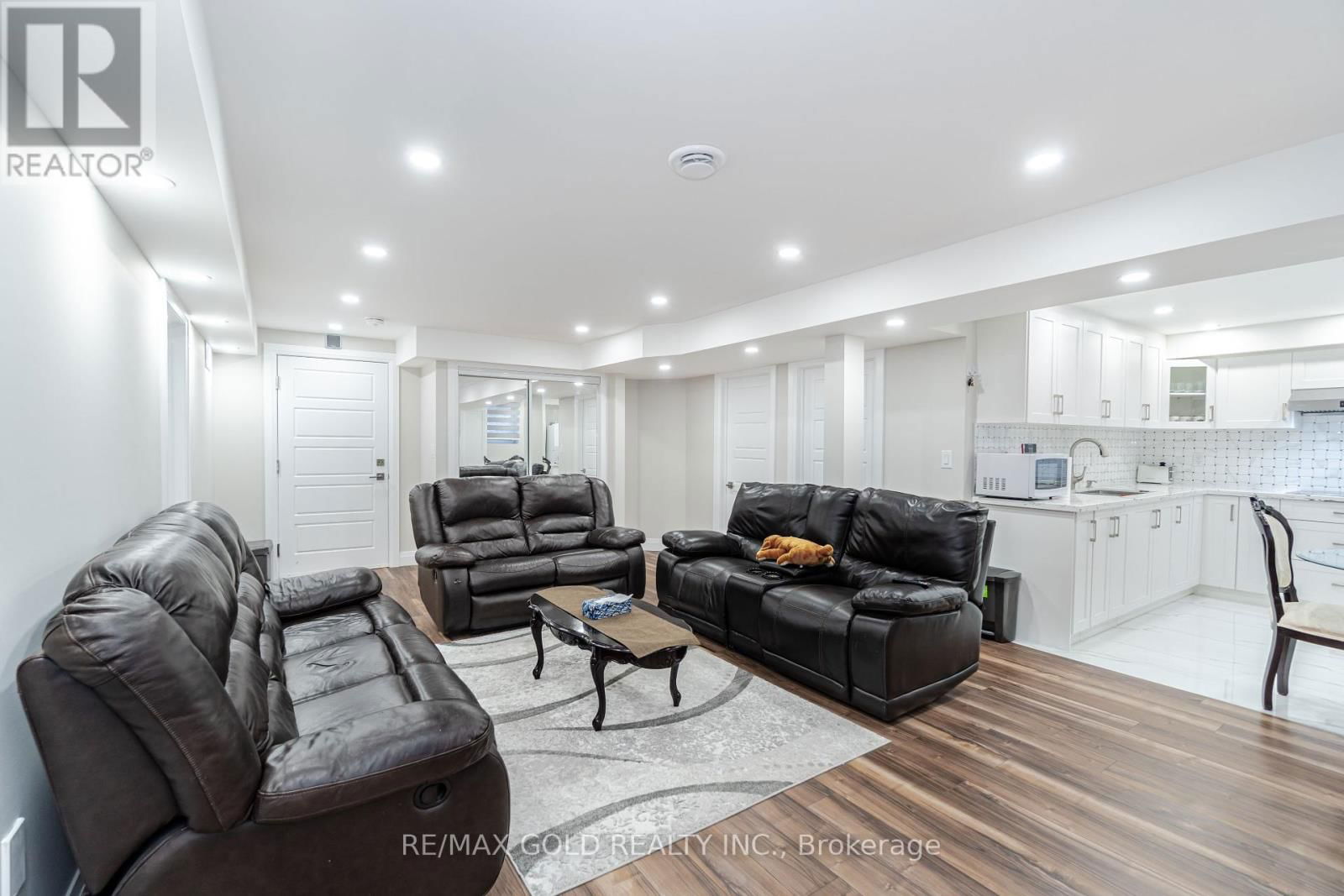 8 FOXMERE ROAD Image 36