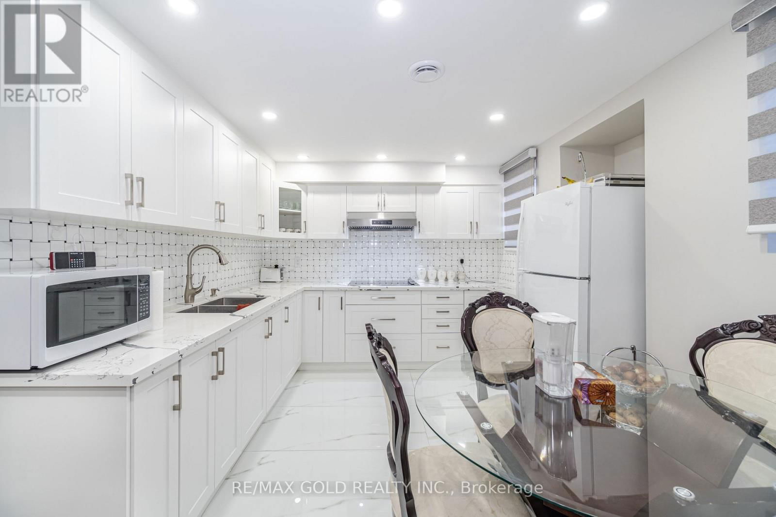 8 FOXMERE ROAD Image 37