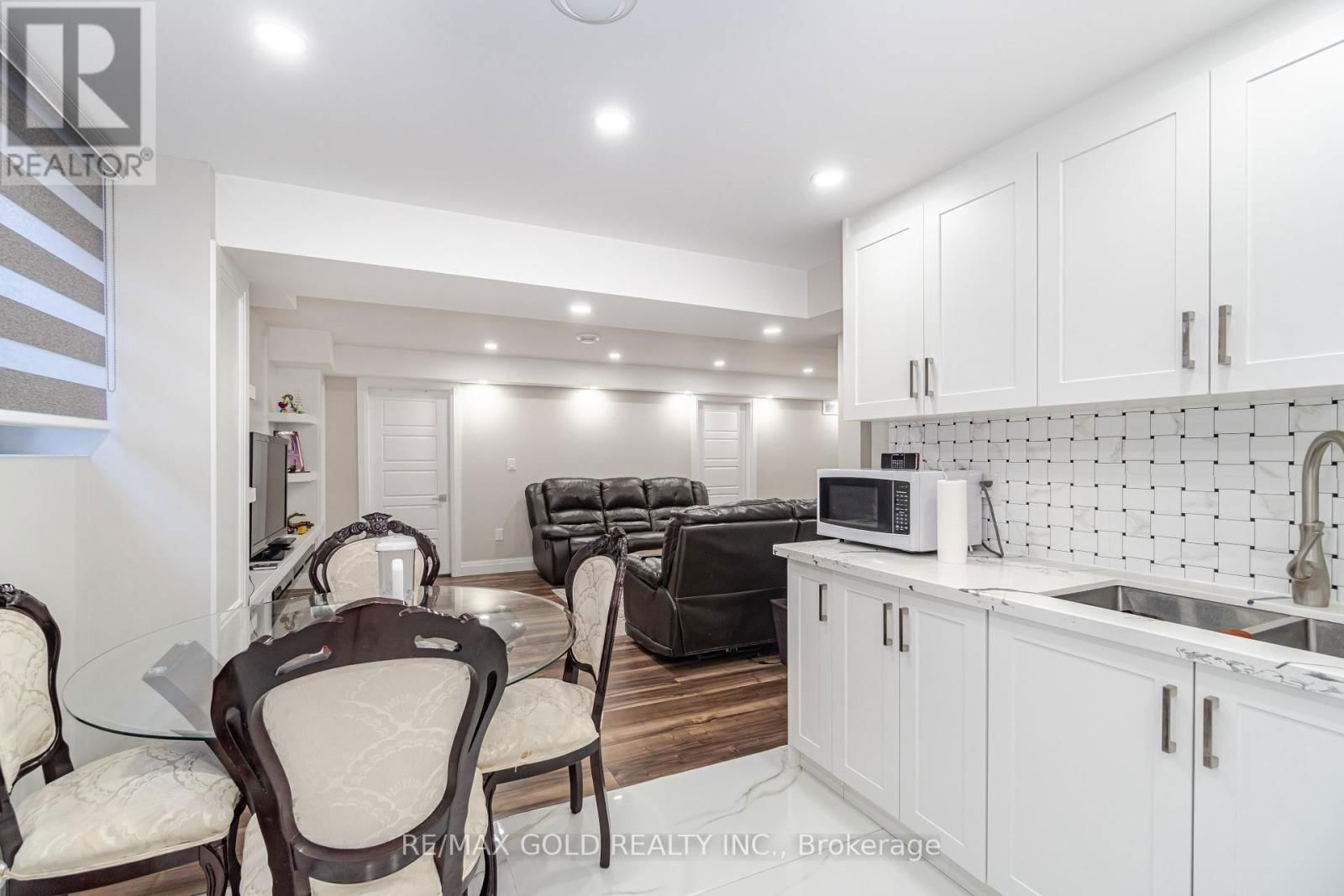 8 FOXMERE ROAD Image 39