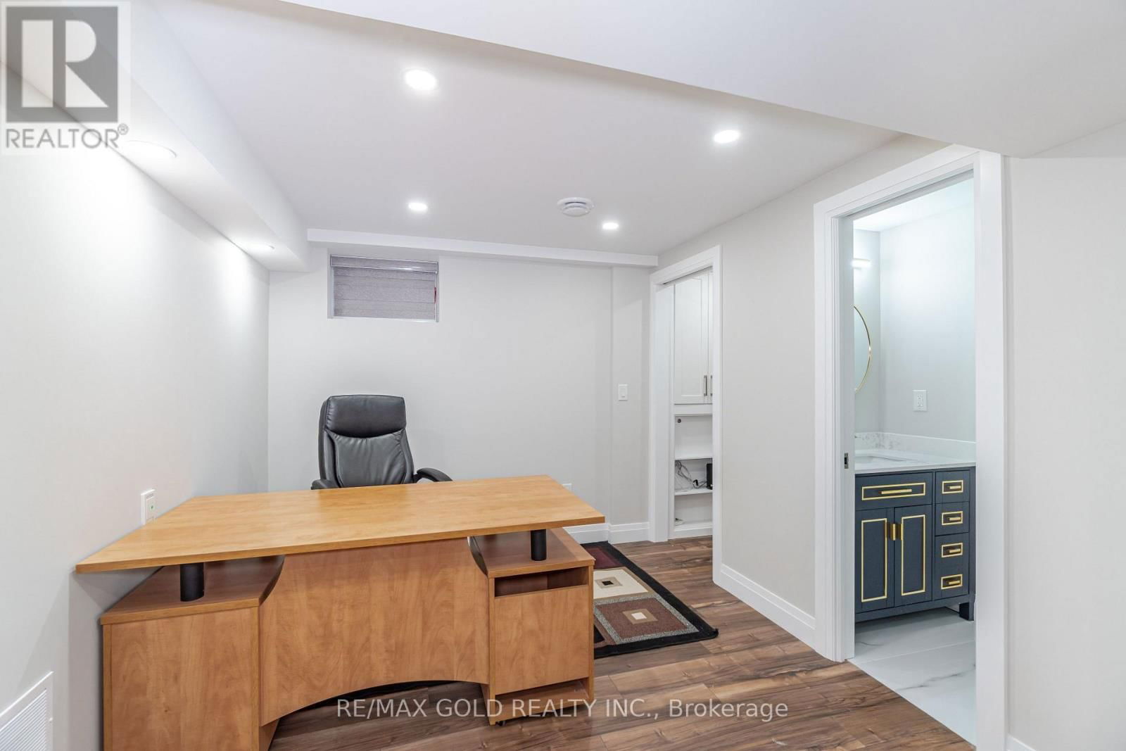 8 FOXMERE ROAD Image 44