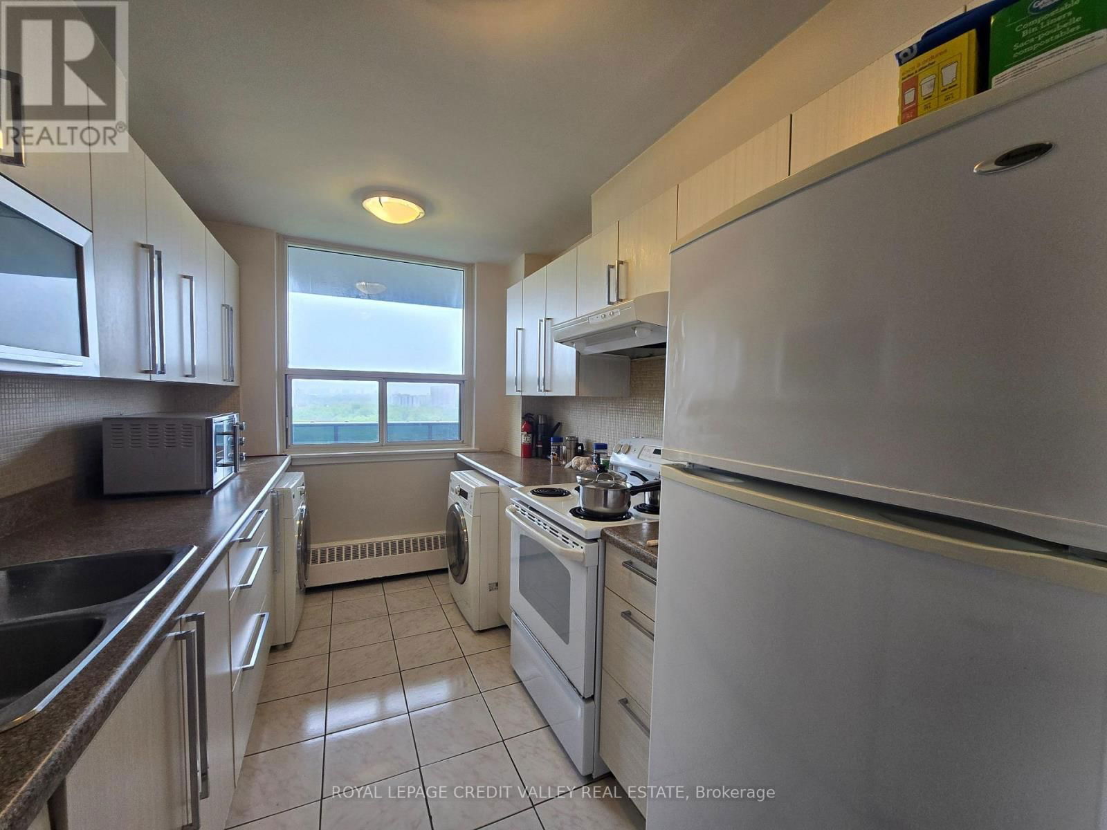1705 - 235 GRANDRAVINE DRIVE Image 3