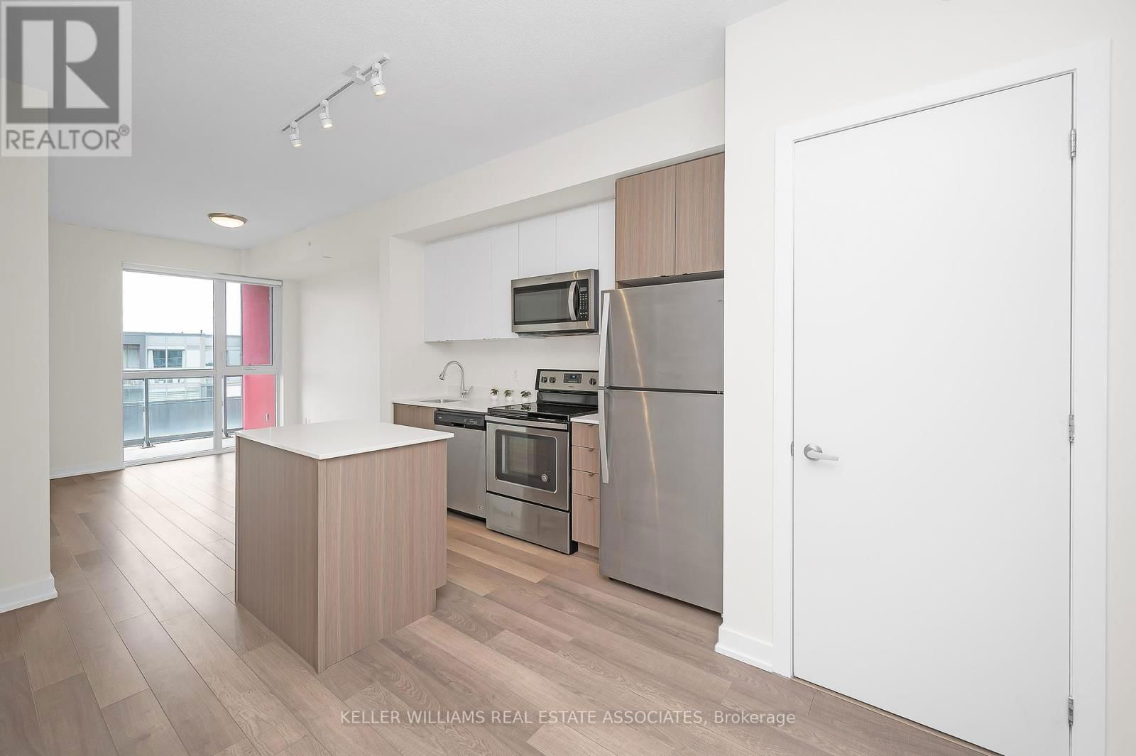 B412 - 5240 DUNDAS STREET Image 8