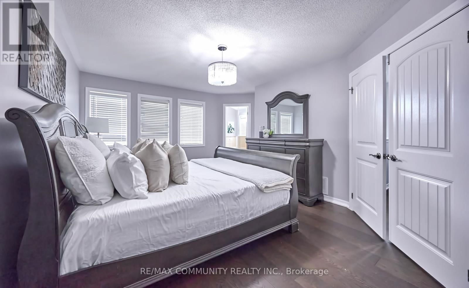 96 KENDALL DRIVE Image 32