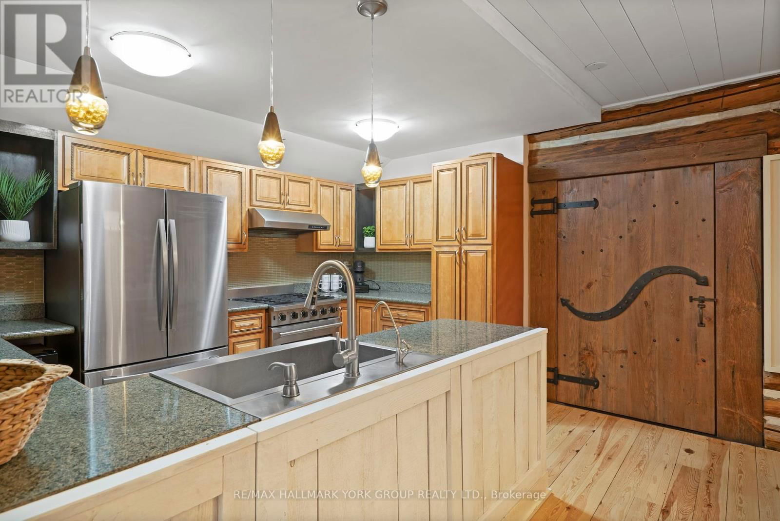 16590 HURONTARIO STREET Image 17