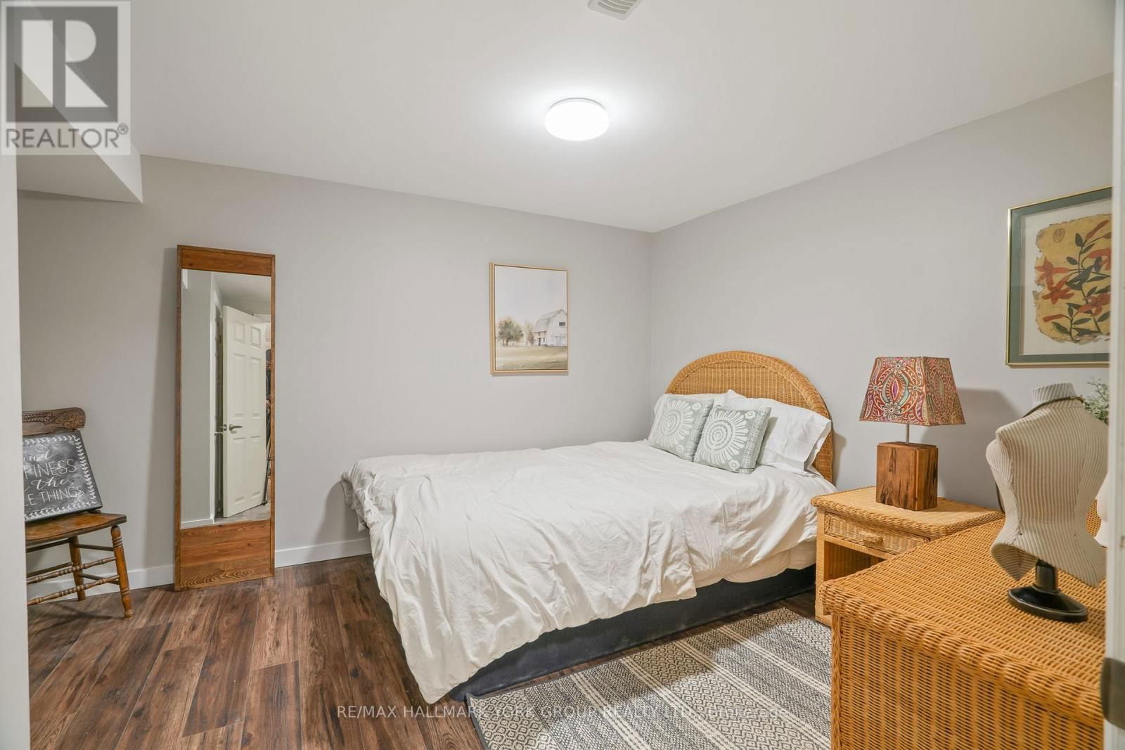 16590 HURONTARIO STREET Image 44