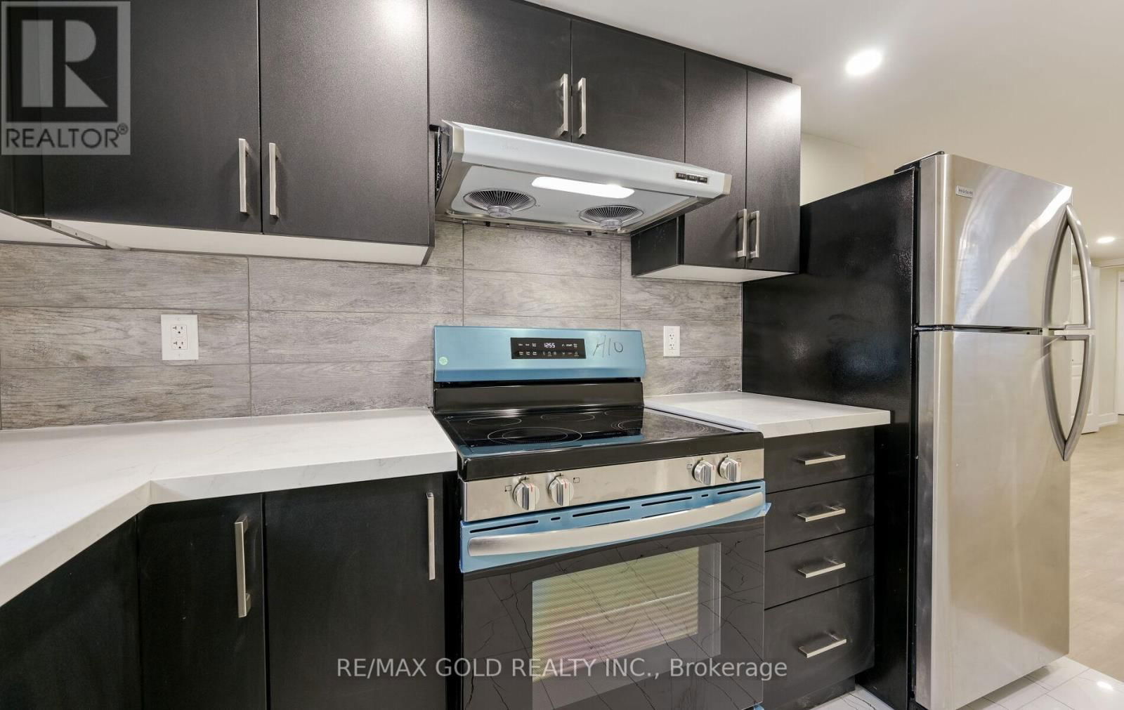 15 FLAVIAN CRESCENT Image 31