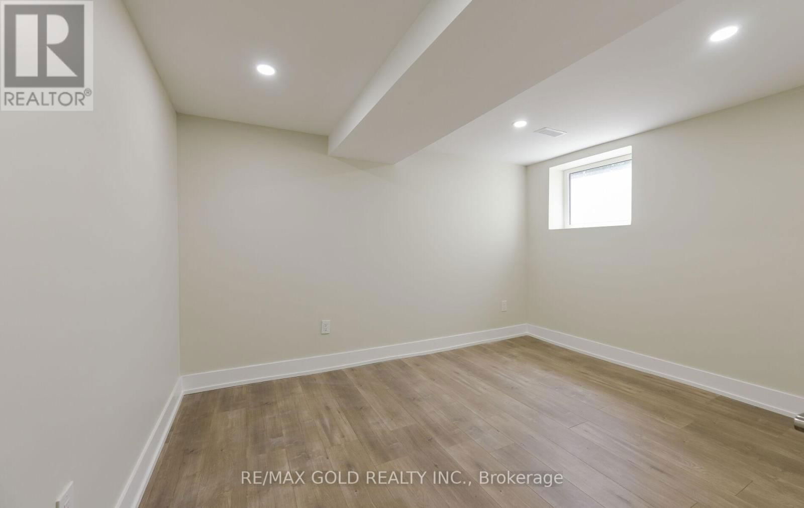 15 FLAVIAN CRESCENT Image 35