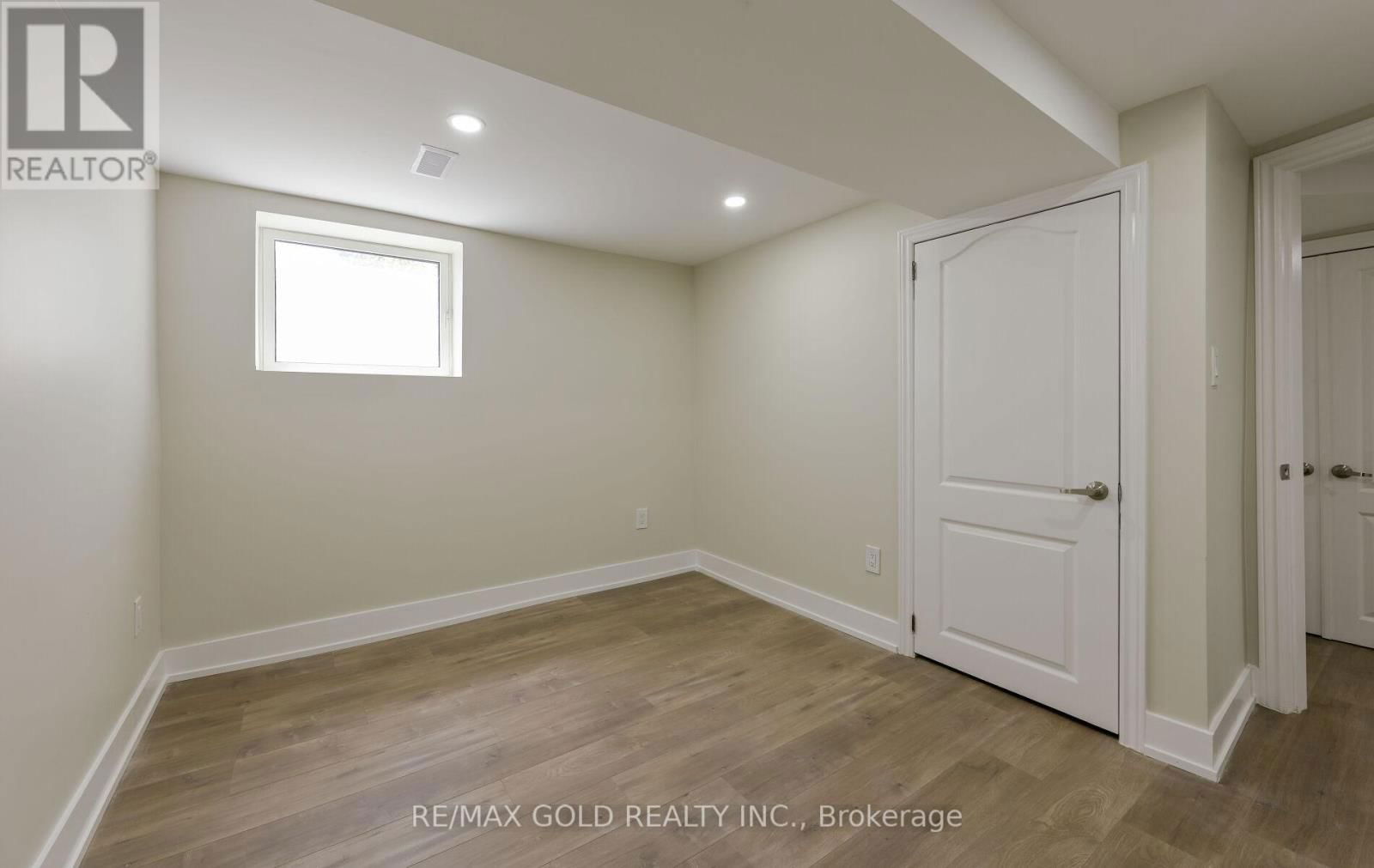 15 FLAVIAN CRESCENT Image 36