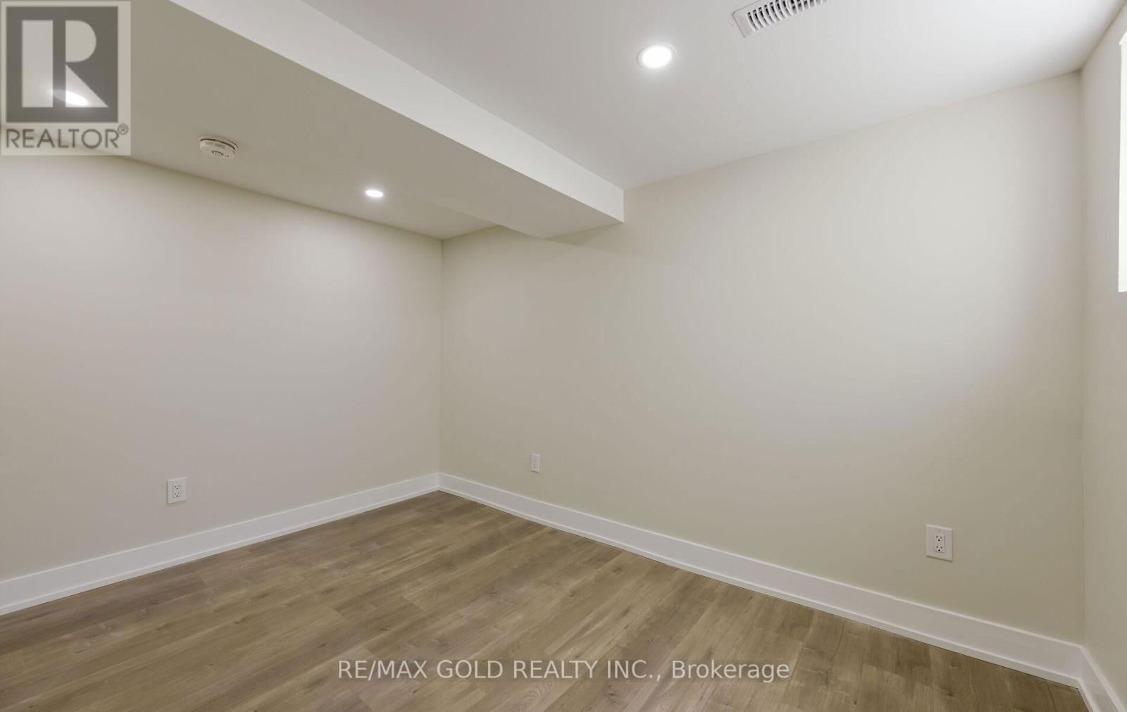 15 FLAVIAN CRESCENT Image 37