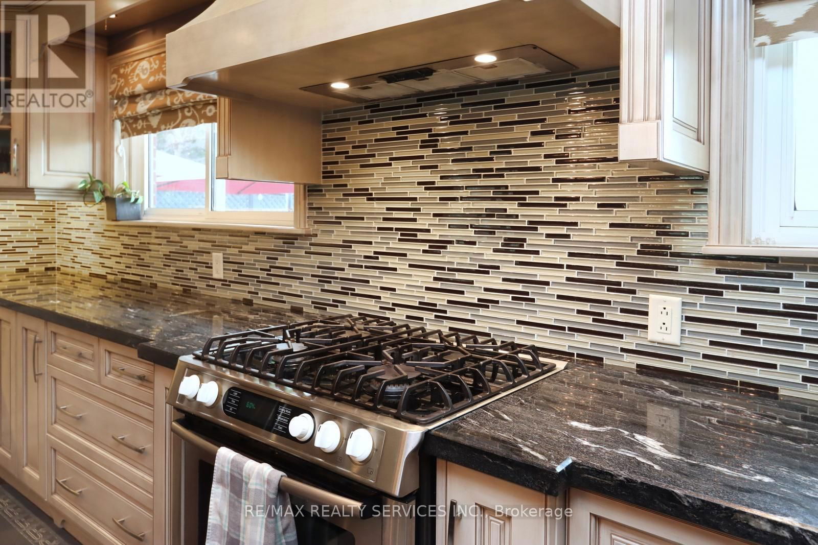 29 DORCHESTER DRIVE Image 11