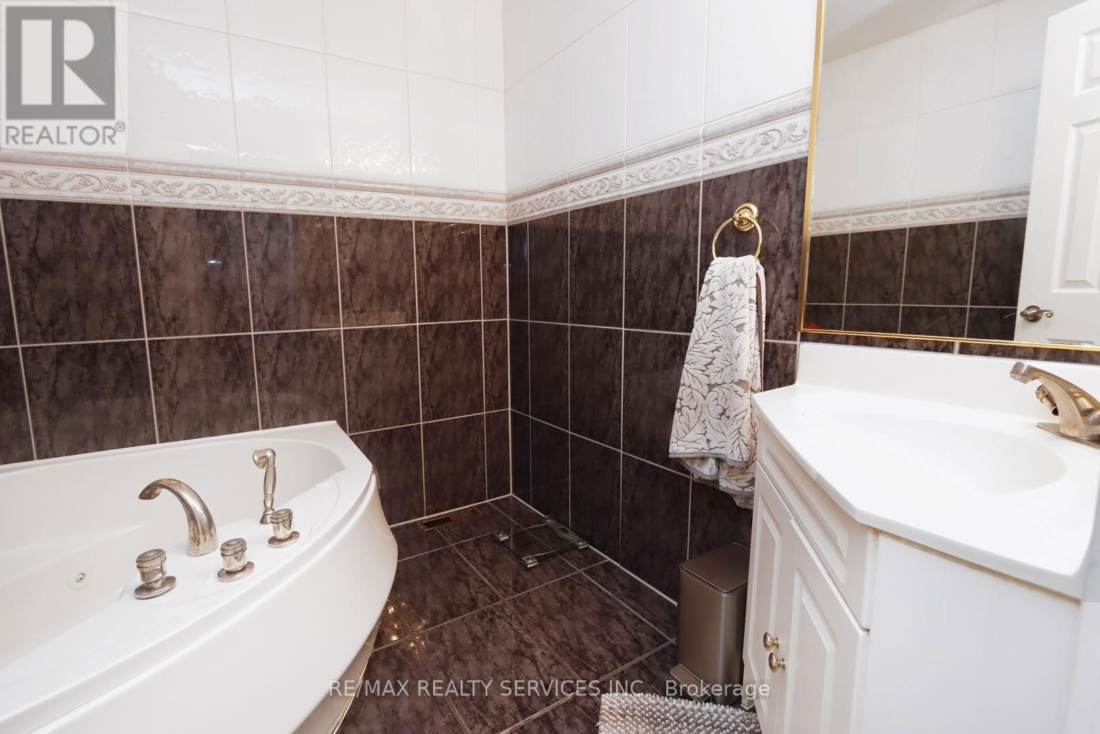 29 DORCHESTER DRIVE Image 20