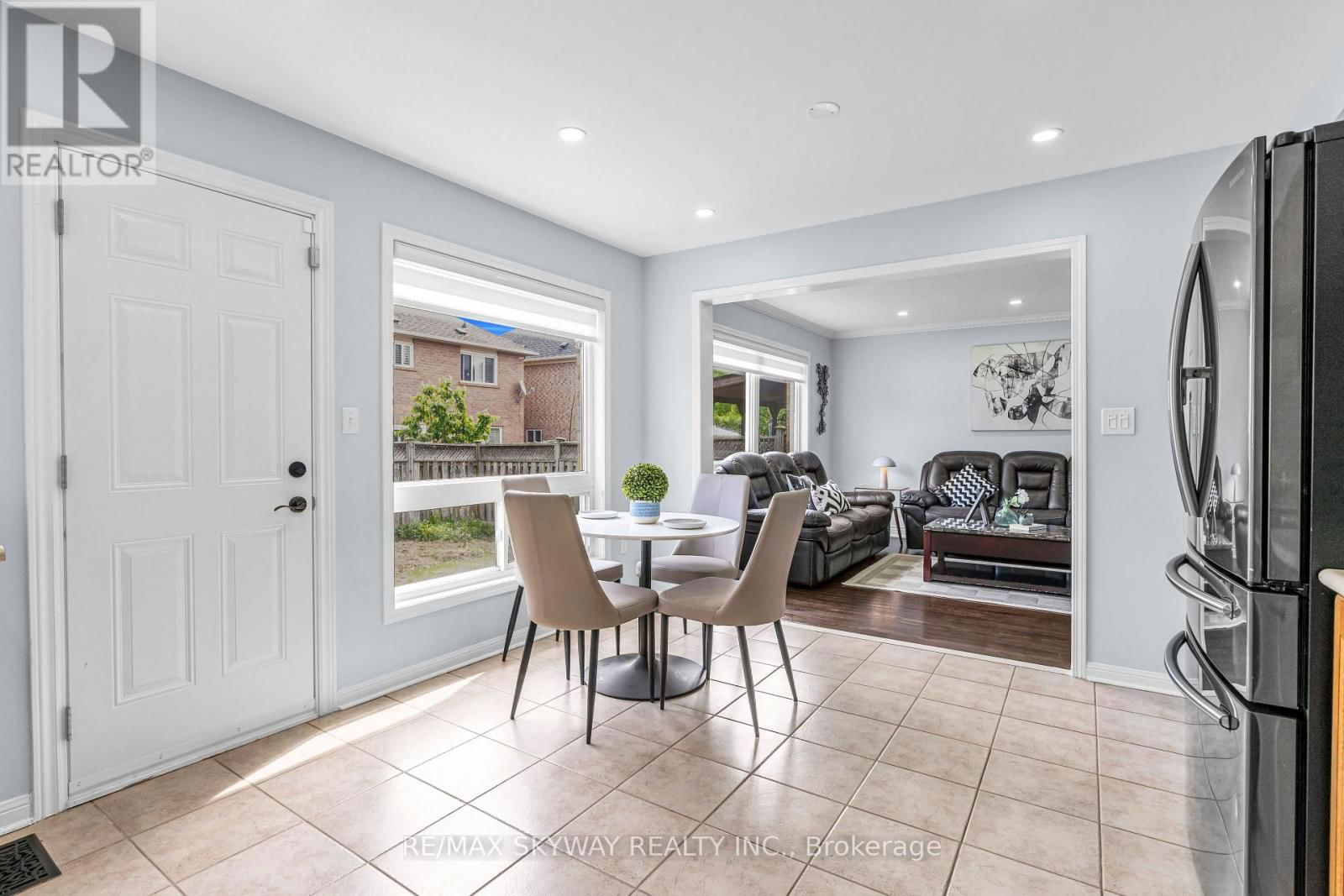 39 ROWLAND STREET Image 14