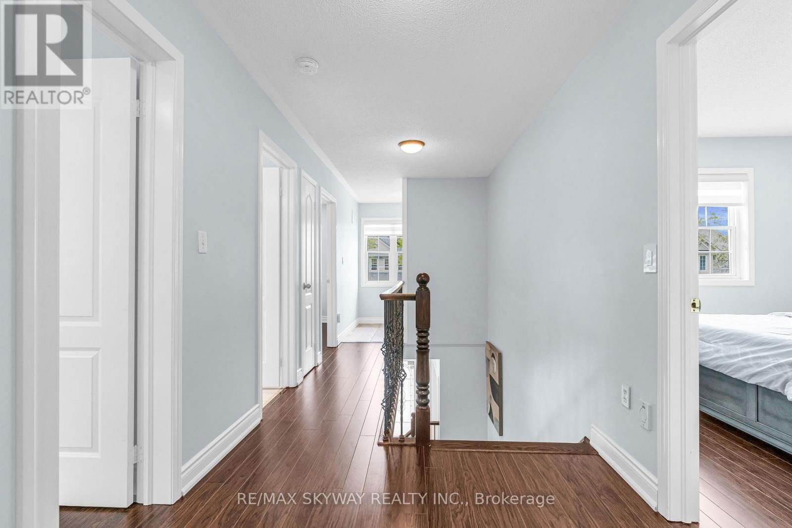 39 ROWLAND STREET Image 17