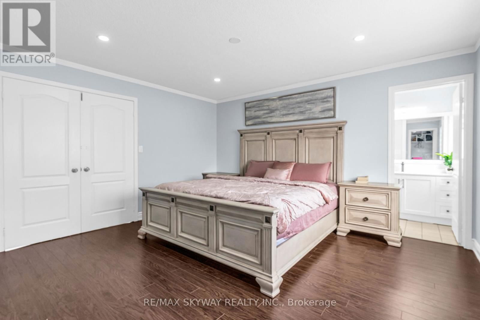 39 ROWLAND STREET Image 18