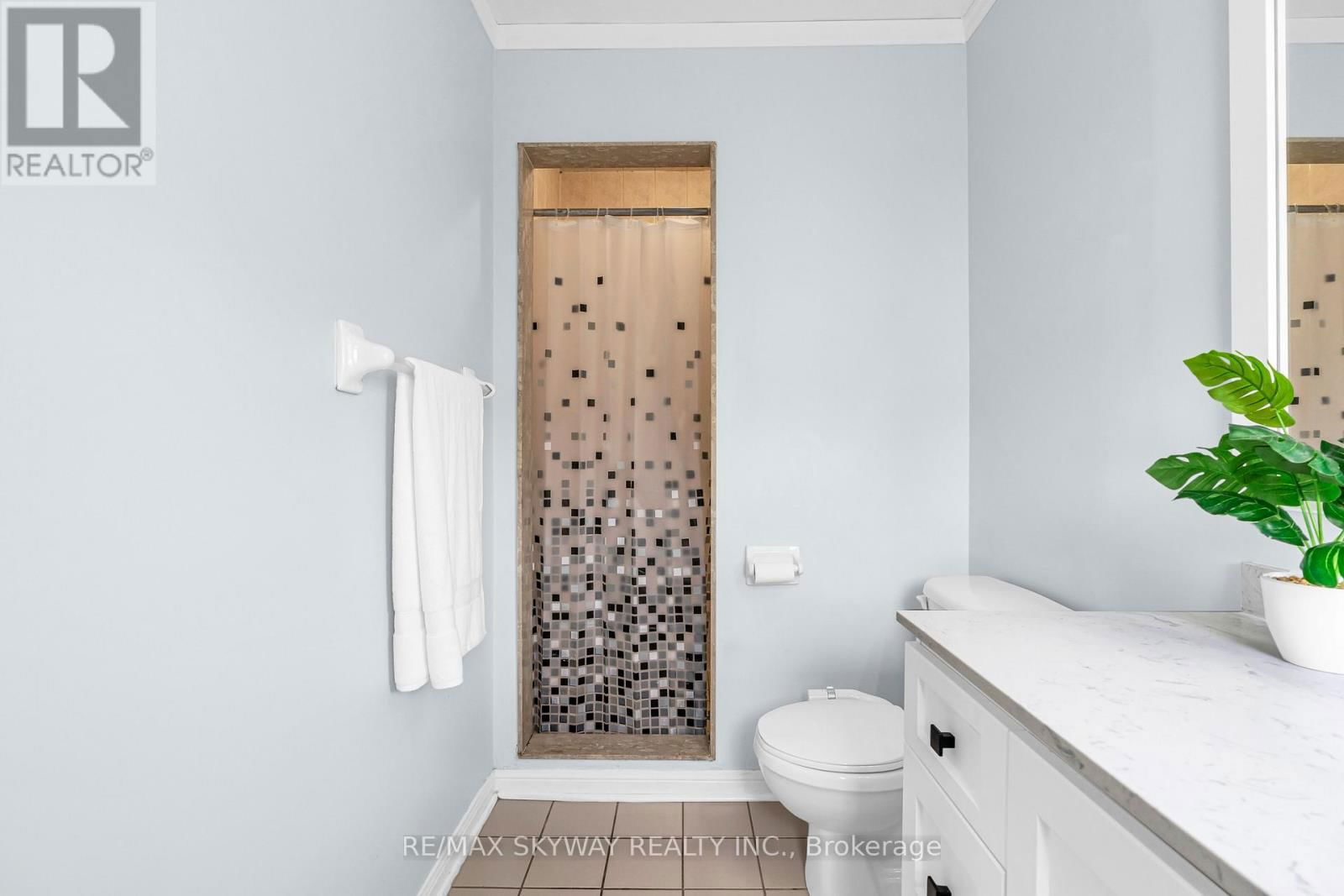 39 ROWLAND STREET Image 20