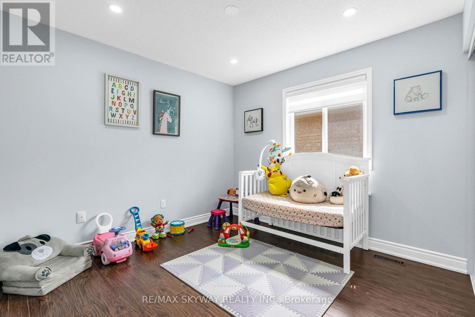 39 ROWLAND STREET Image 23
