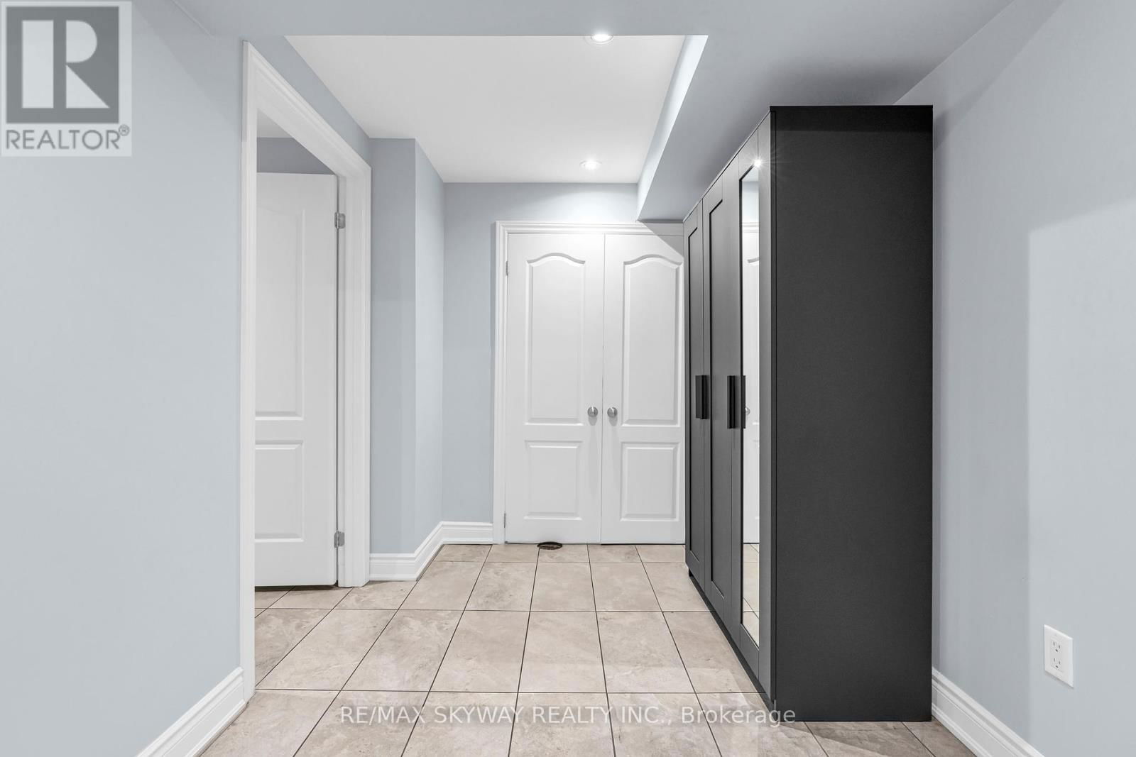 39 ROWLAND STREET Image 29