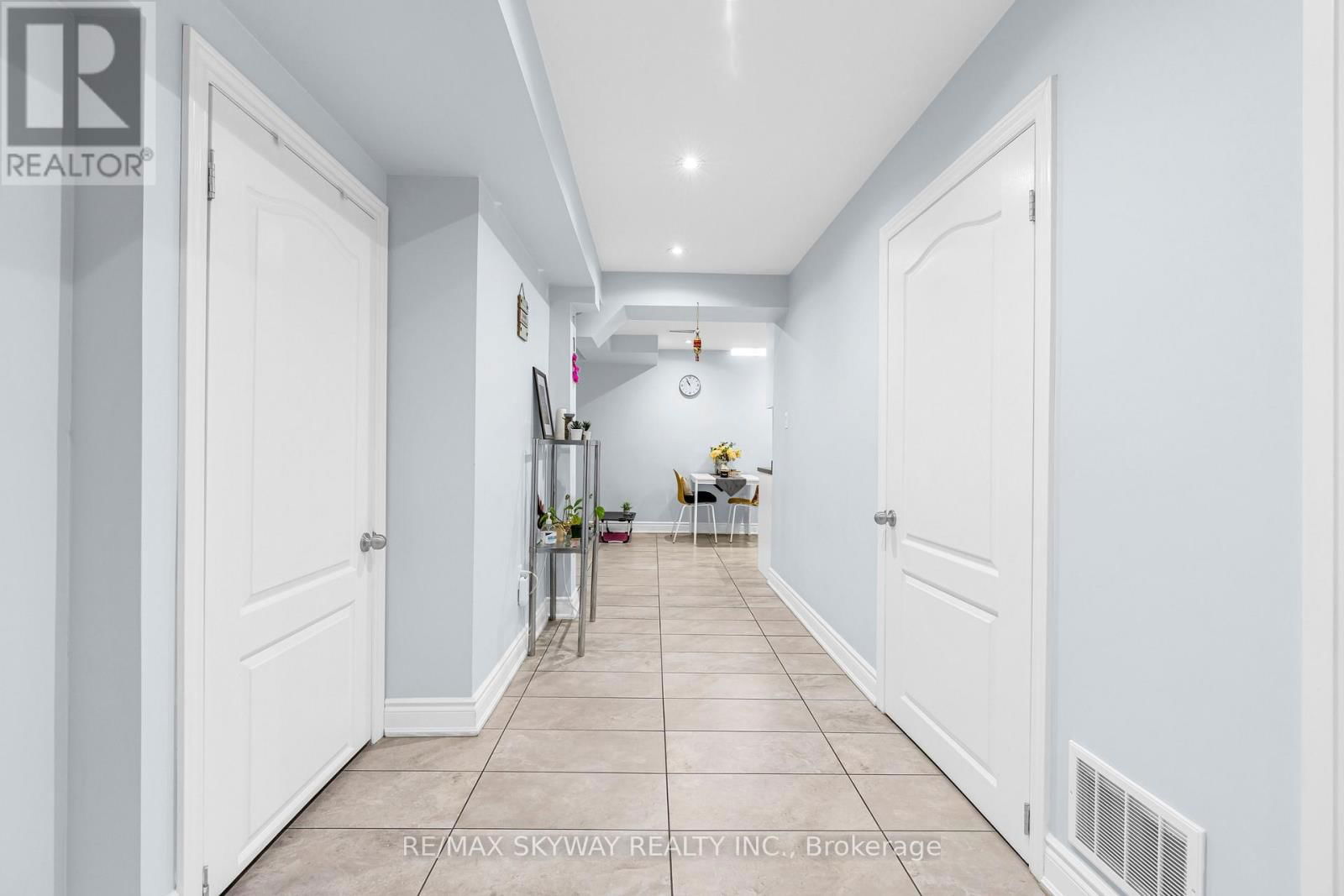 39 ROWLAND STREET Image 30
