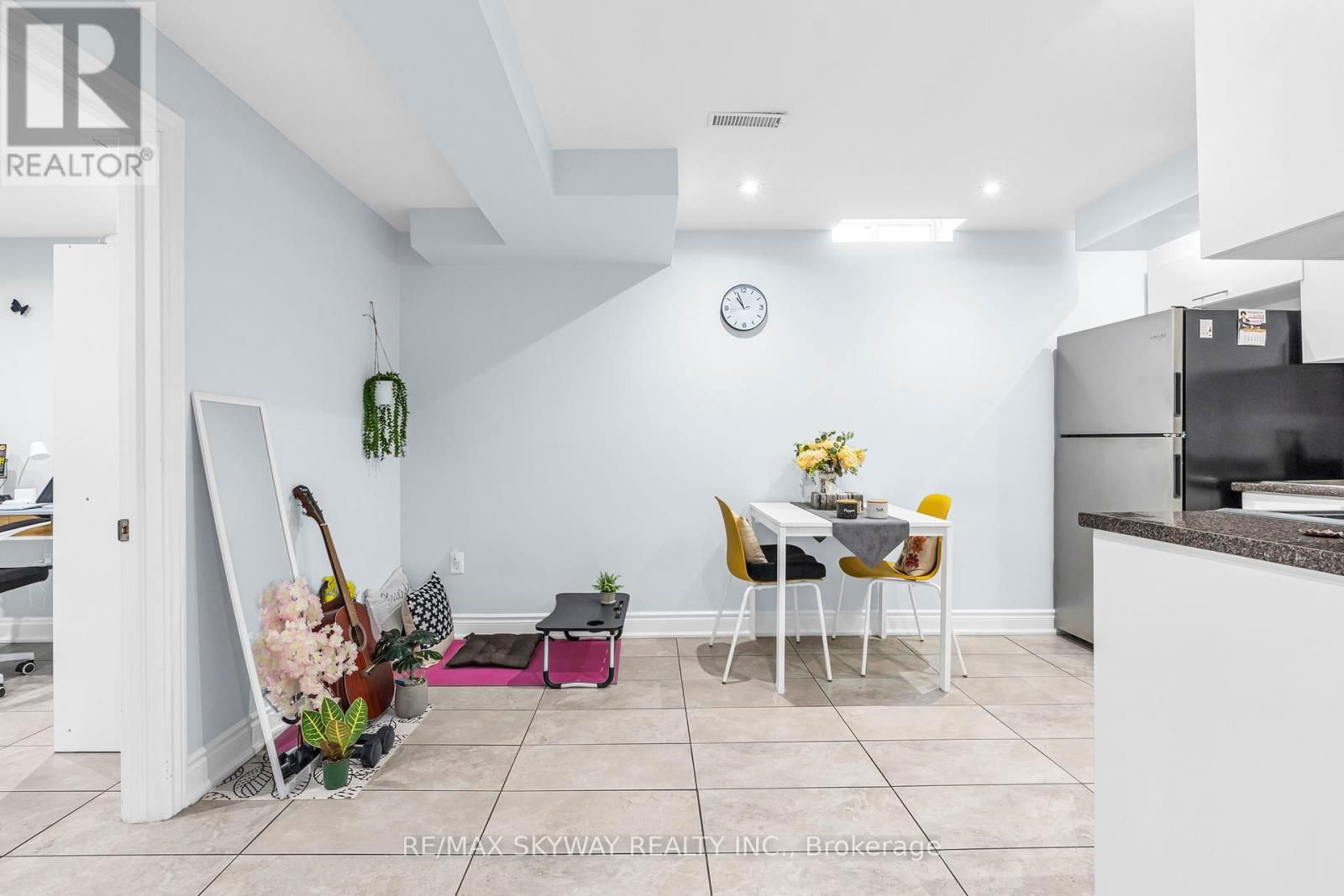 39 ROWLAND STREET Image 31