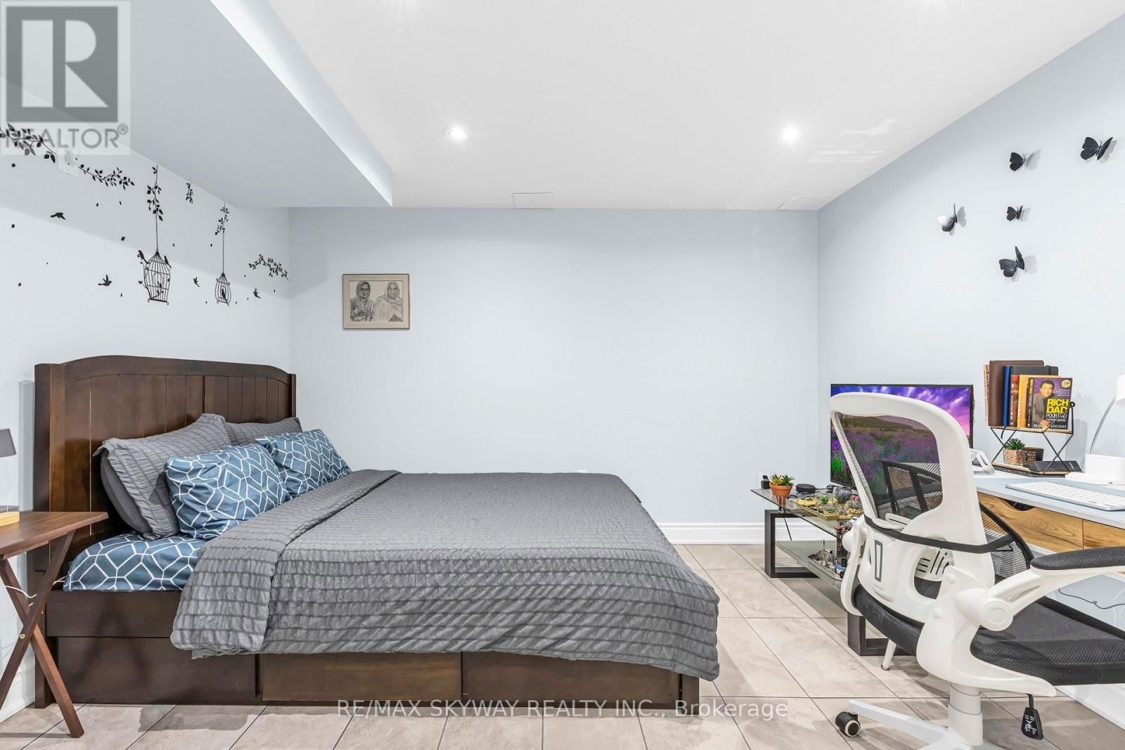 39 ROWLAND STREET Image 35