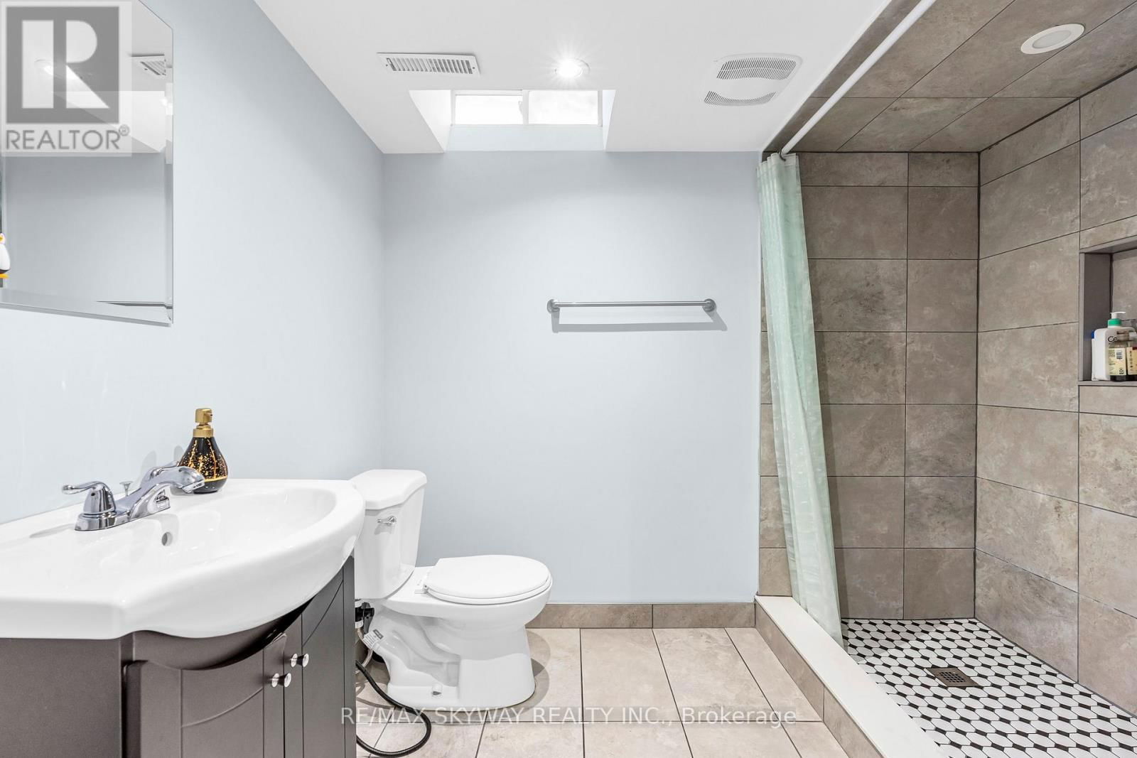 39 ROWLAND STREET Image 36