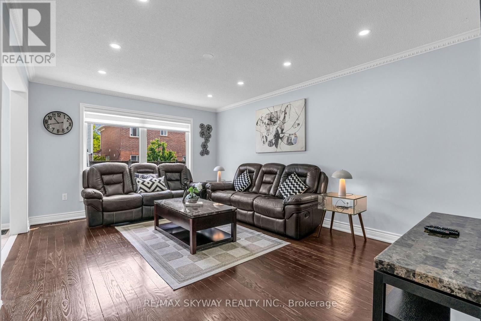 39 ROWLAND STREET Image 8
