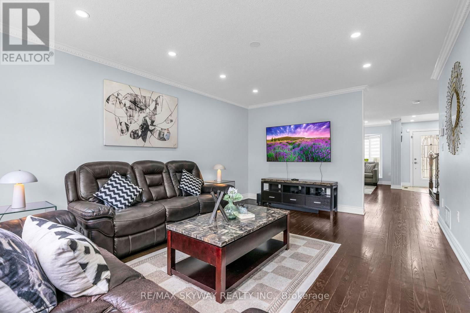 39 ROWLAND STREET Image 9