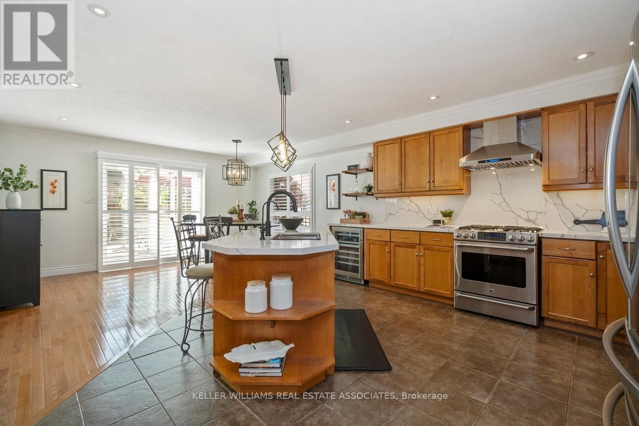 10 MEADOWGLEN BOULEVARD Image 12