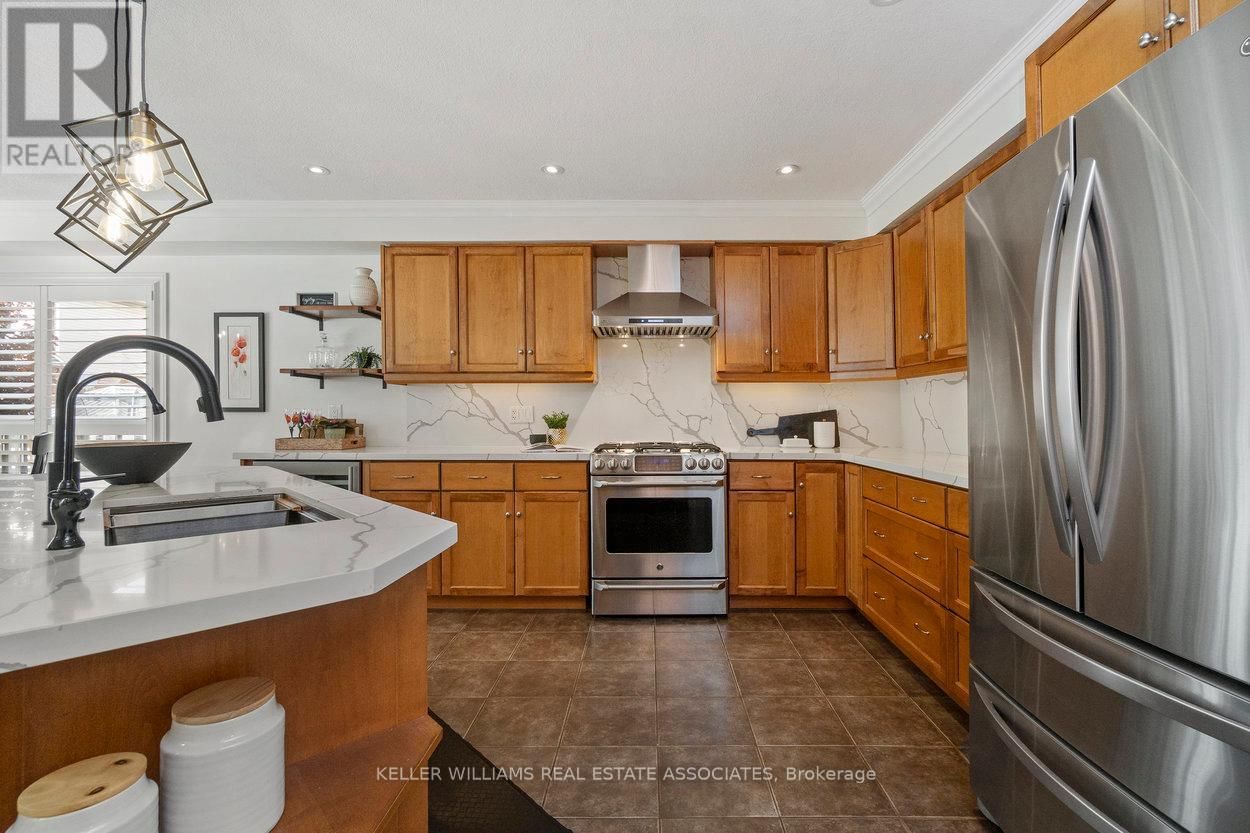 10 MEADOWGLEN BOULEVARD Image 13