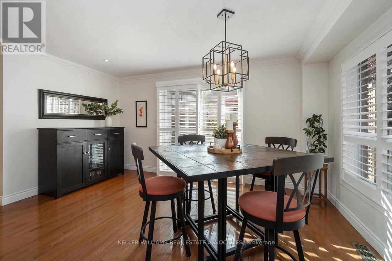 10 MEADOWGLEN BOULEVARD Image 15