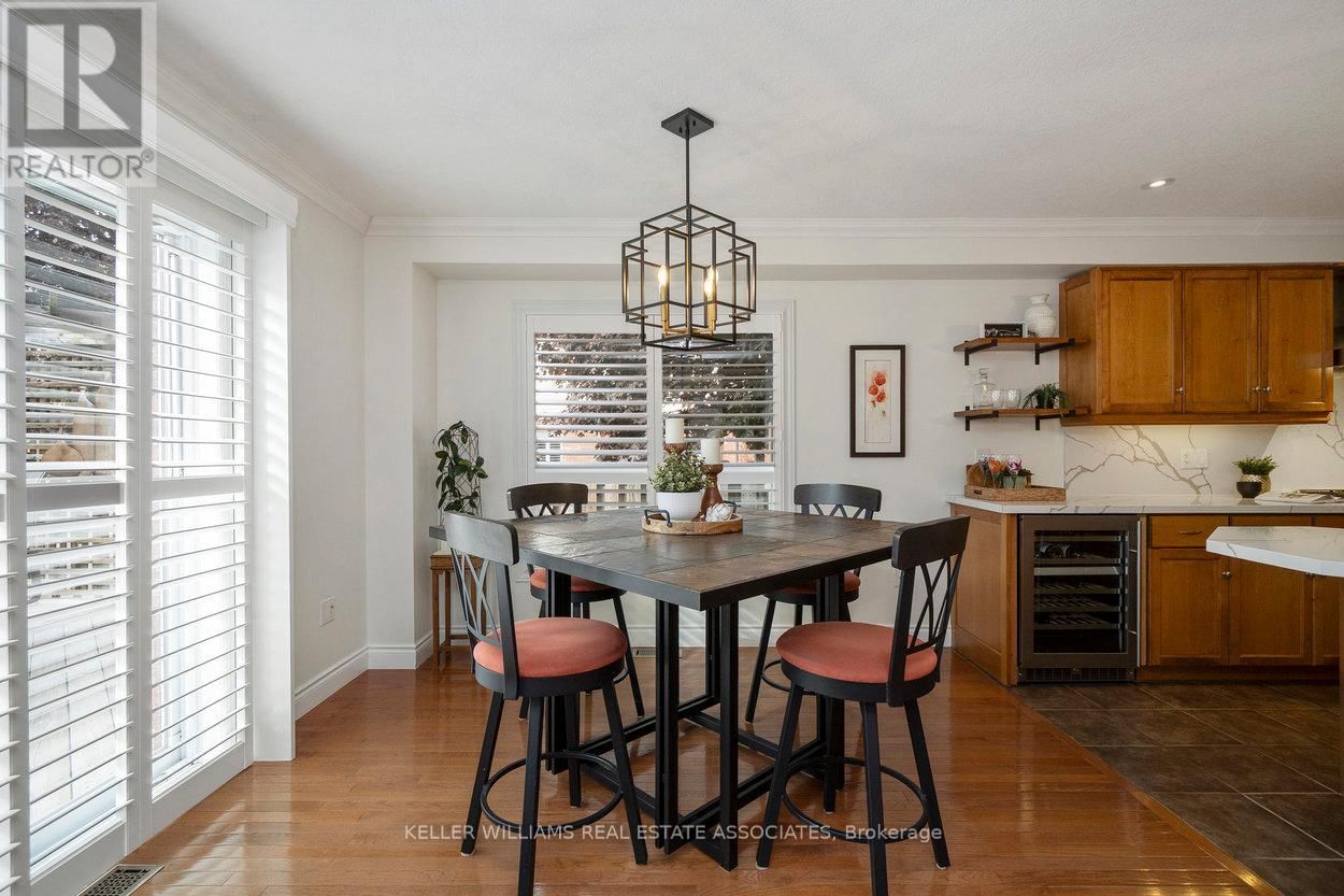 10 MEADOWGLEN BOULEVARD Image 16