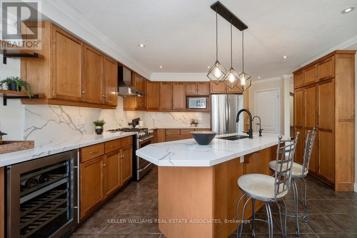 10 MEADOWGLEN BOULEVARD Image 18