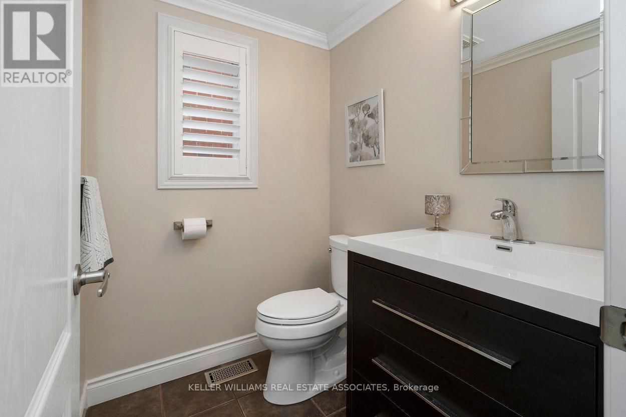 10 MEADOWGLEN BOULEVARD Image 19