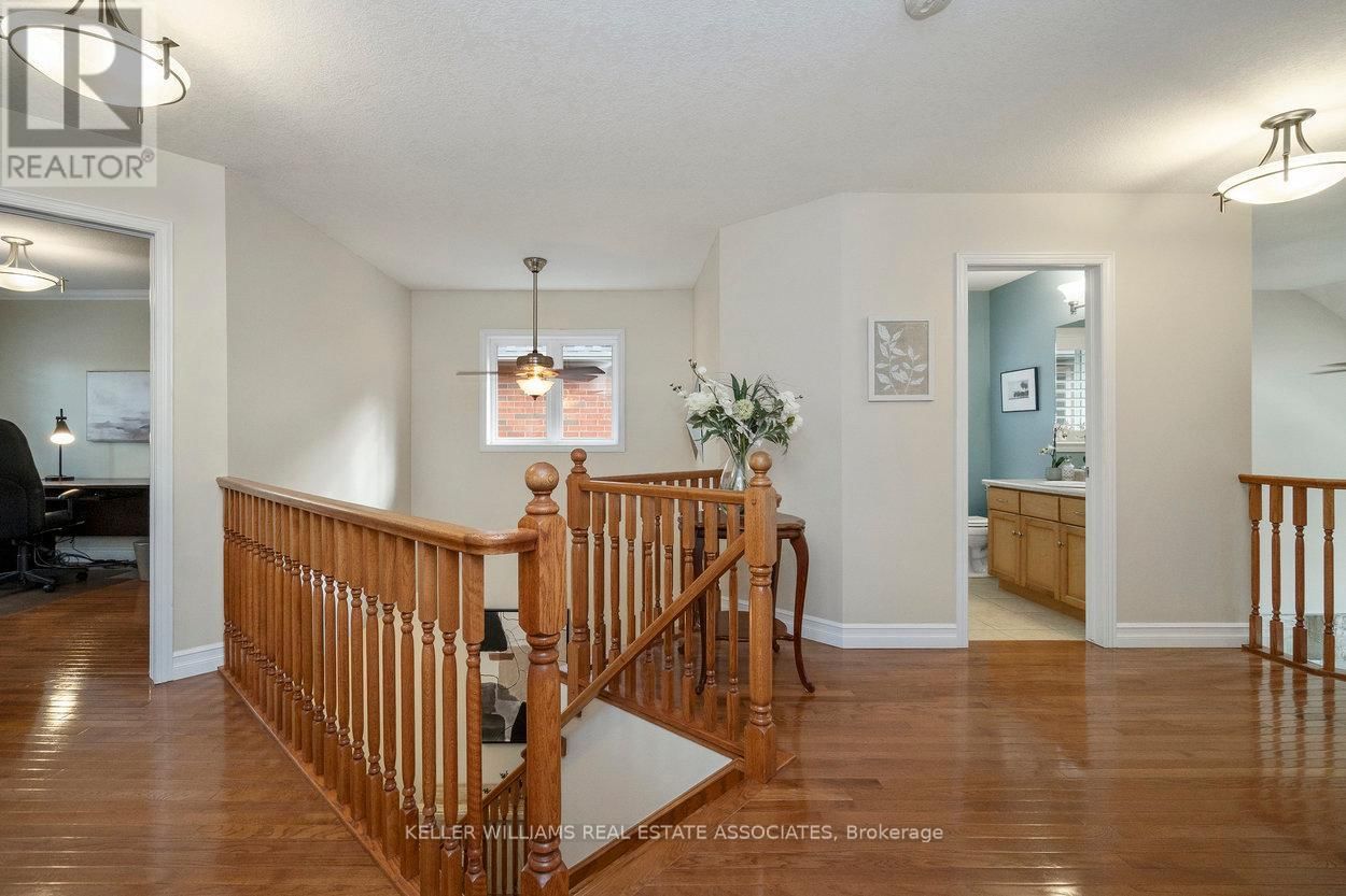 10 MEADOWGLEN BOULEVARD Image 22