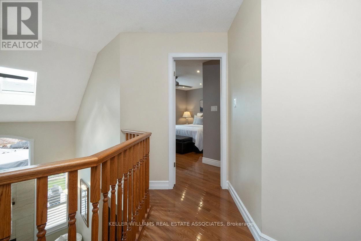 10 MEADOWGLEN BOULEVARD Image 23