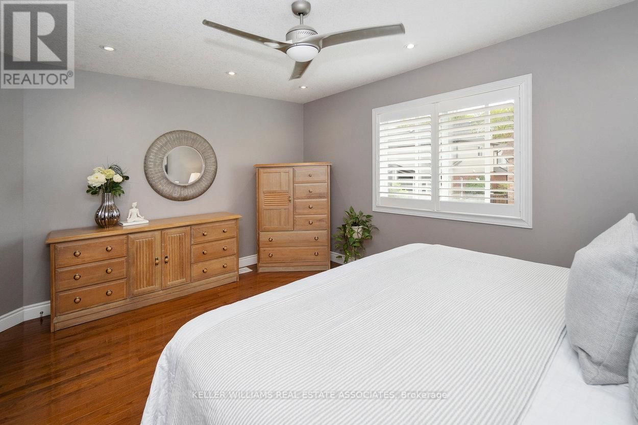 10 MEADOWGLEN BOULEVARD Image 25