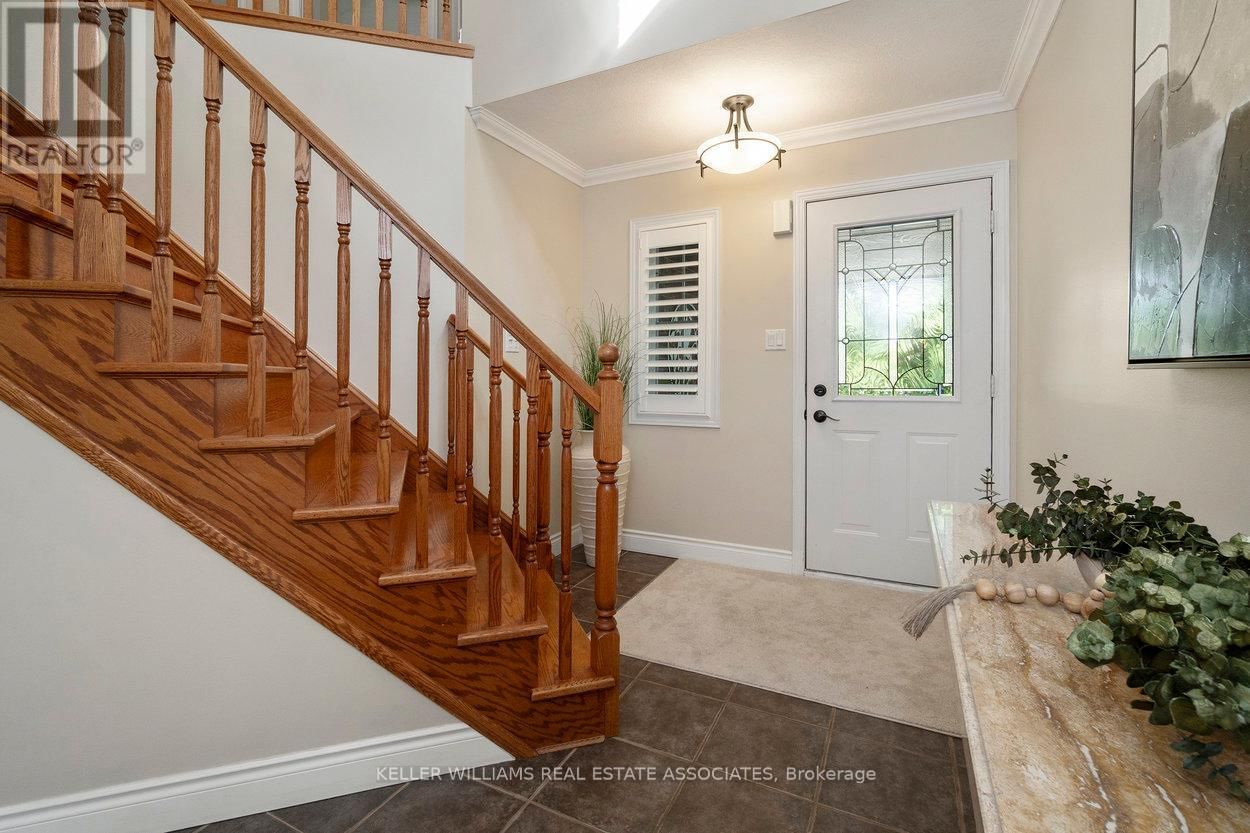 10 MEADOWGLEN BOULEVARD Image 3