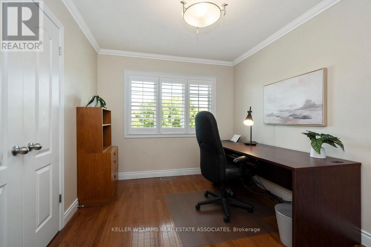 10 MEADOWGLEN BOULEVARD Image 33