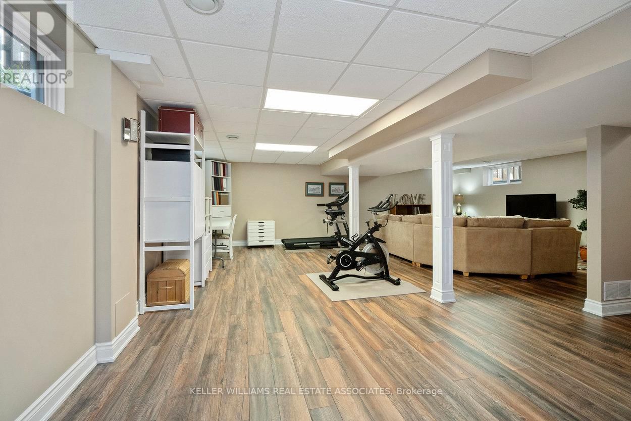 10 MEADOWGLEN BOULEVARD Image 36