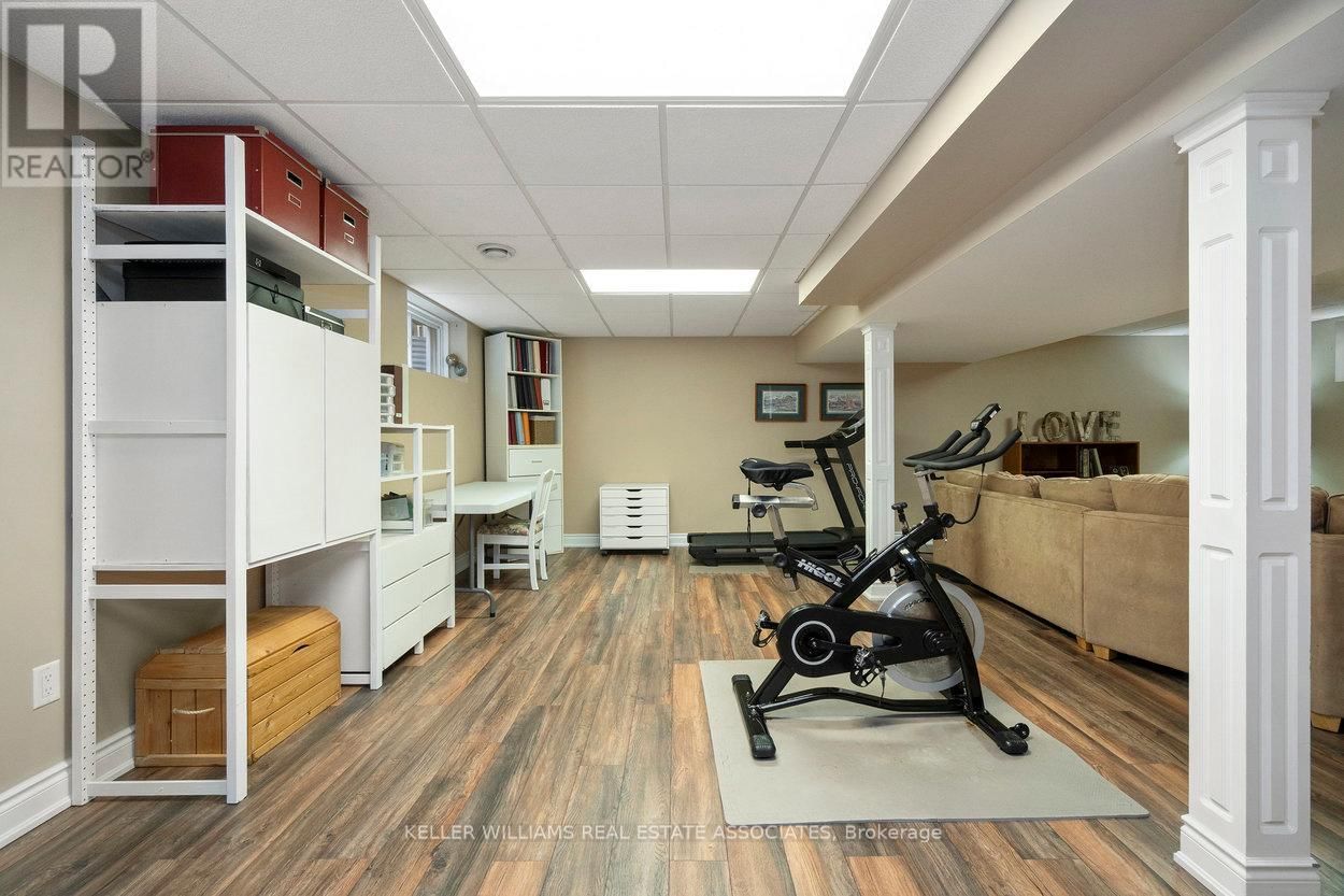 10 MEADOWGLEN BOULEVARD Image 37