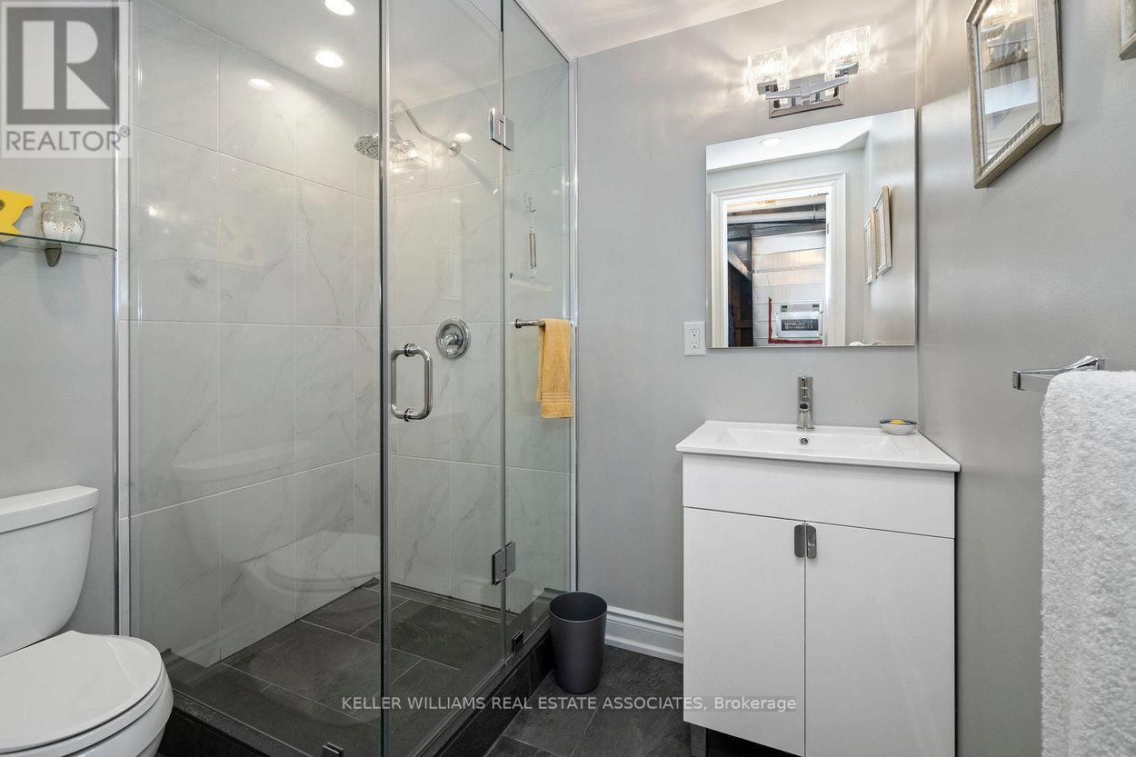 10 MEADOWGLEN BOULEVARD Image 39