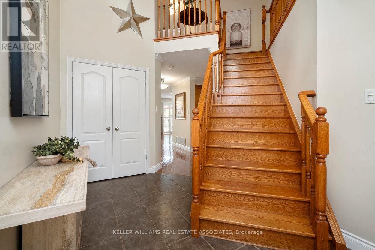 10 MEADOWGLEN BOULEVARD Image 4
