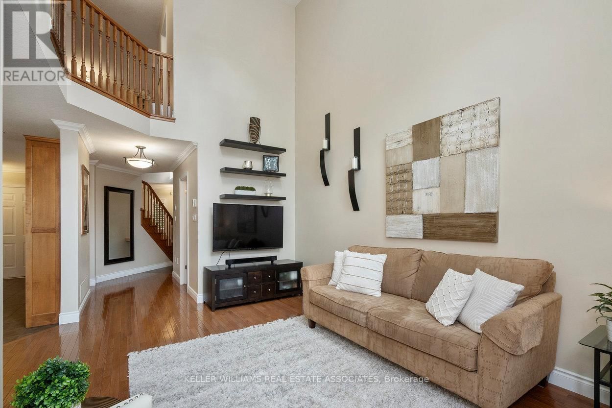 10 MEADOWGLEN BOULEVARD Image 9