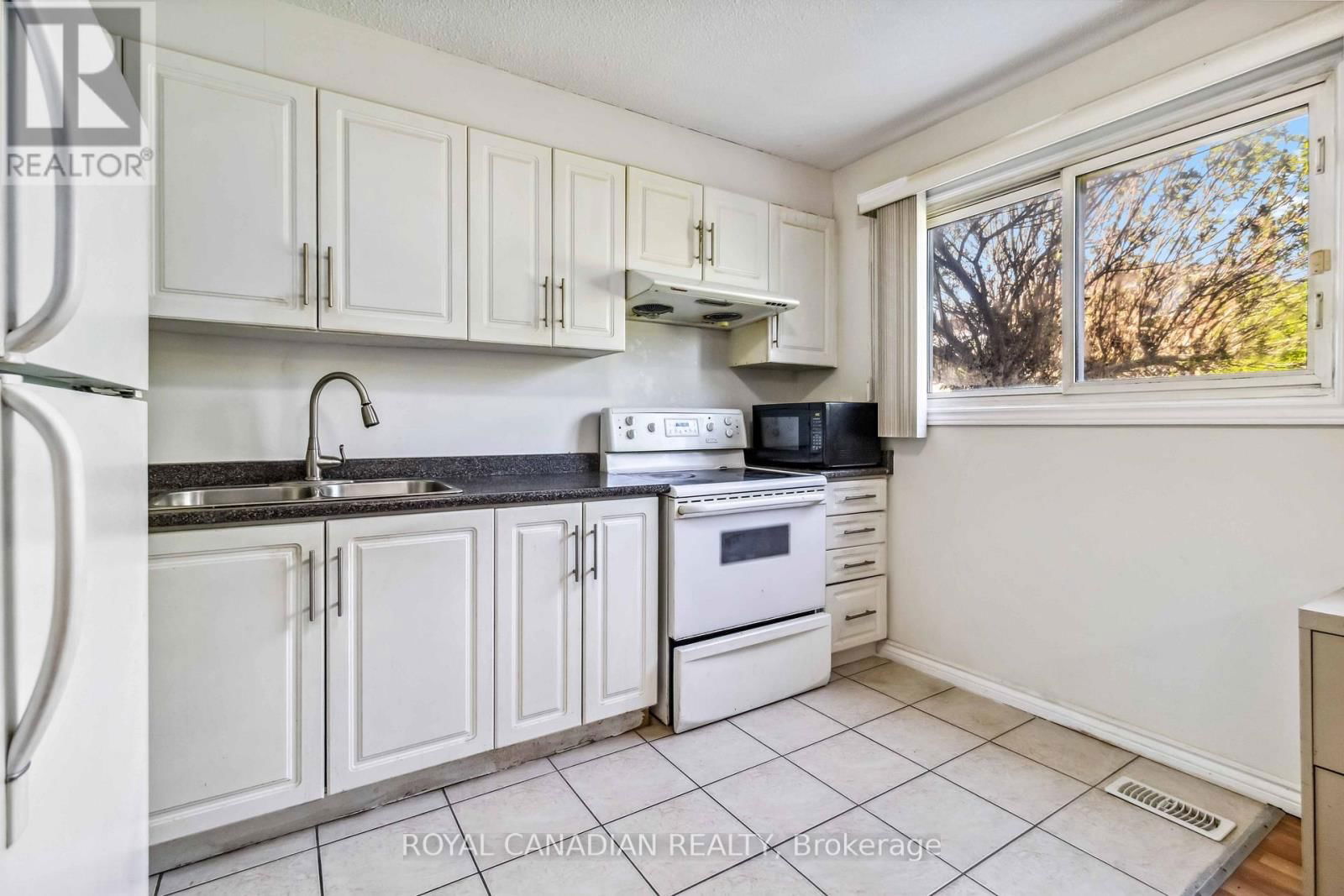 37 JELLICOE CRESCENT Image 19